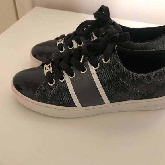 Michael Kors shoes - Picture 2 of 8